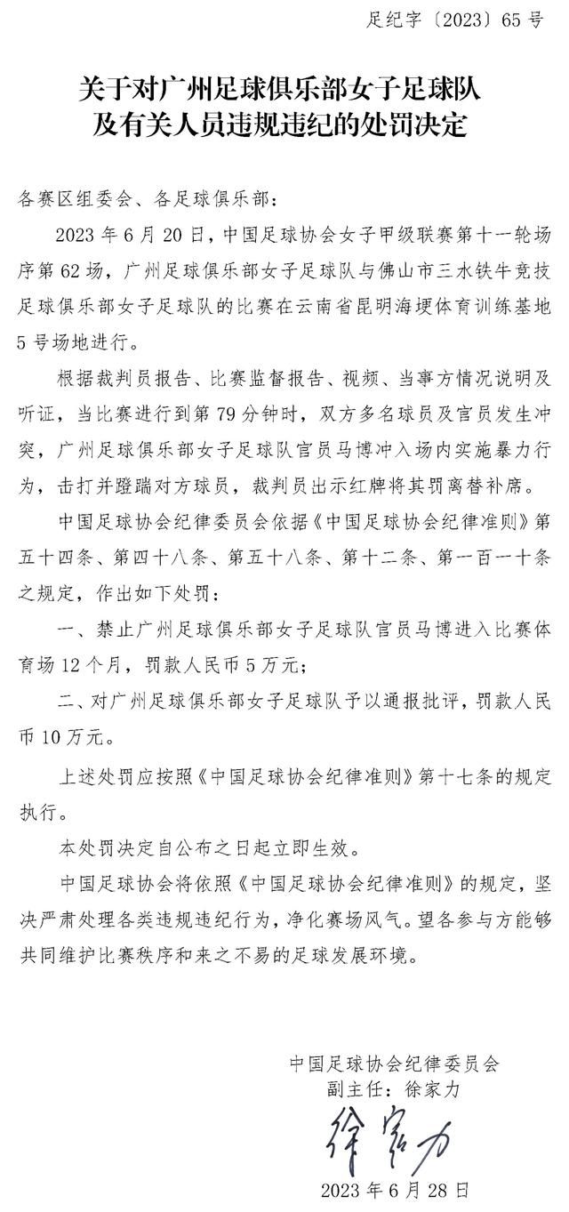 狗娃死水一般安静死板的糊口在某天他给牛喂草时被俄然铲出的一个哑女给打破了。 哑女的一举一动布满了诡异,在二丫的眼里哑女就是仙人姐姐,狗娃啼笑皆非。 狗娃犯难了!他要在从小一向喜好他的二凤和哑女之间作出选择,周公安起头参与查询拜访却一向无果,经由过程大夫狗娃知道了哑女的奥秘,狗娃没有畏缩,他相信爱能熔化一切。  山上如画般的湖边,狗娃的爱心终究有了回报:哑女启齿了!但是,她启齿的第一句话倒是我杀人了……